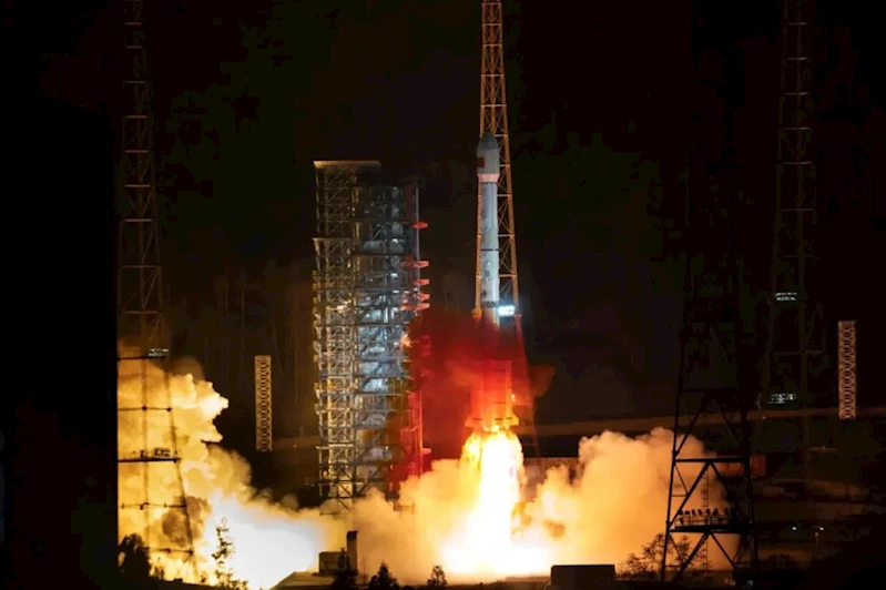 Çin, Tienlian 2-04 uydusunu uzaya gönderdi 