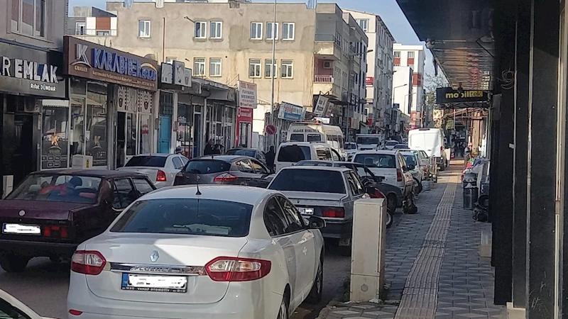 Kahta’da trafik sorunu bayram öncesi çileye dönüştü: Vatandaşlar çözüm bekliyor 