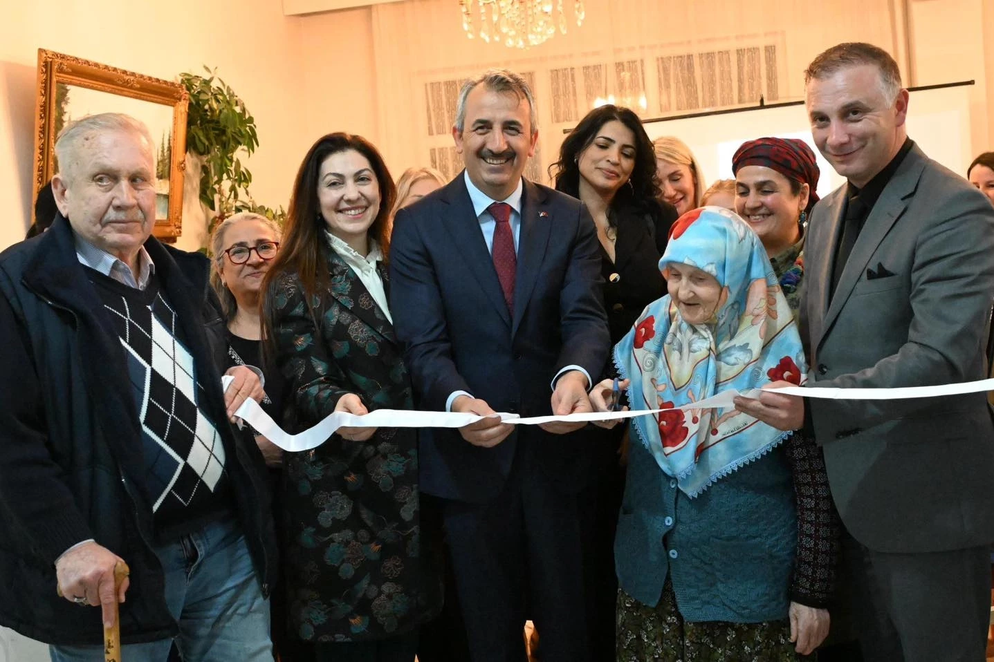 Edirne Valisi Yunus Sezer huzurevi sakinleriyle iftarda buluştu