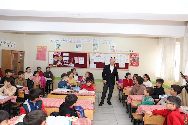 Vali Varol, öğrencileri ziyaret etti 