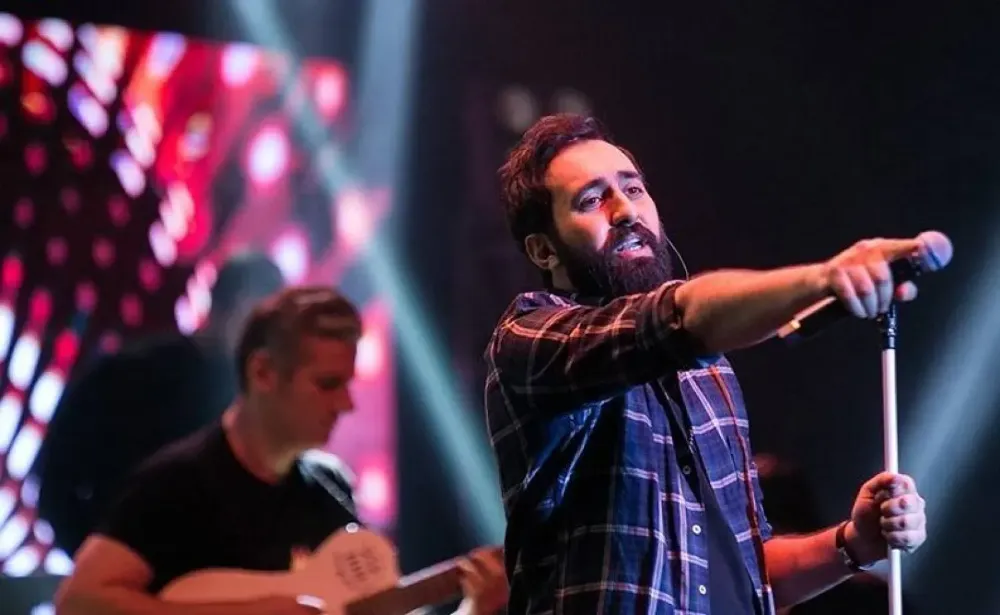 İranlı şarkıcı, başörtüsü karşıtı şarkısı nedeniyle 74 kırbaç cezası aldı