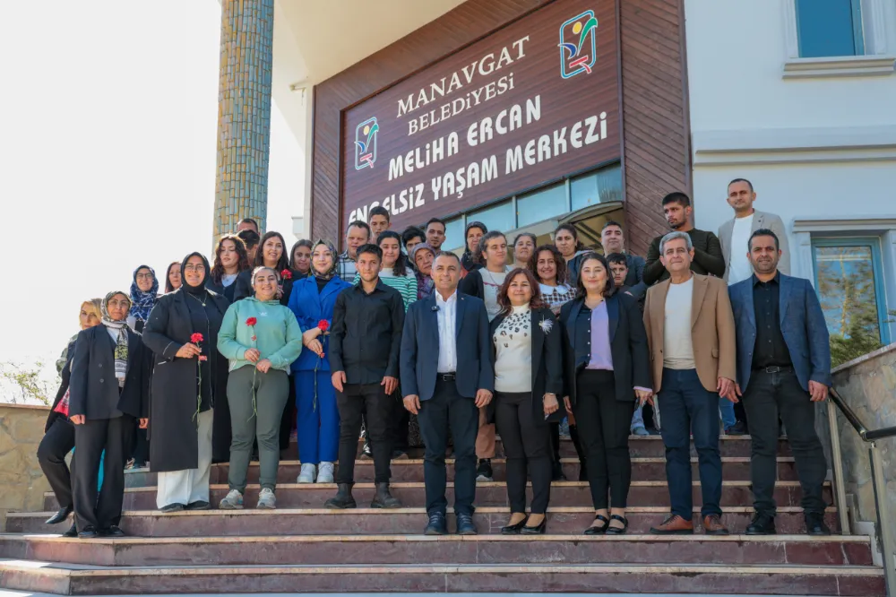 BAŞKAN KARA’DAN KADIN ÇALIŞANLARA ANLAMLI JEST