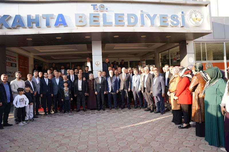 Kahta Belediyesi’nde bayramlaşma programı yoğun katılımla gerçekleştirildi 