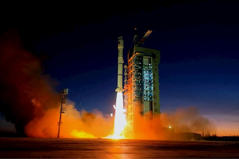 Çin uzaya internet test uydusu gönderdi