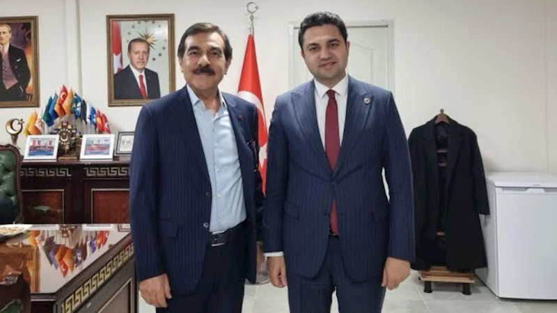 Gölbaşı Kaymakamı Tarık Buğra Seyhan, sanatçı Mehmet Seske’yi makamında ağırladı 