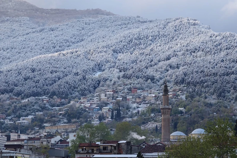 Nisan ayında kar sürprizi: Bursa beyaza büründü