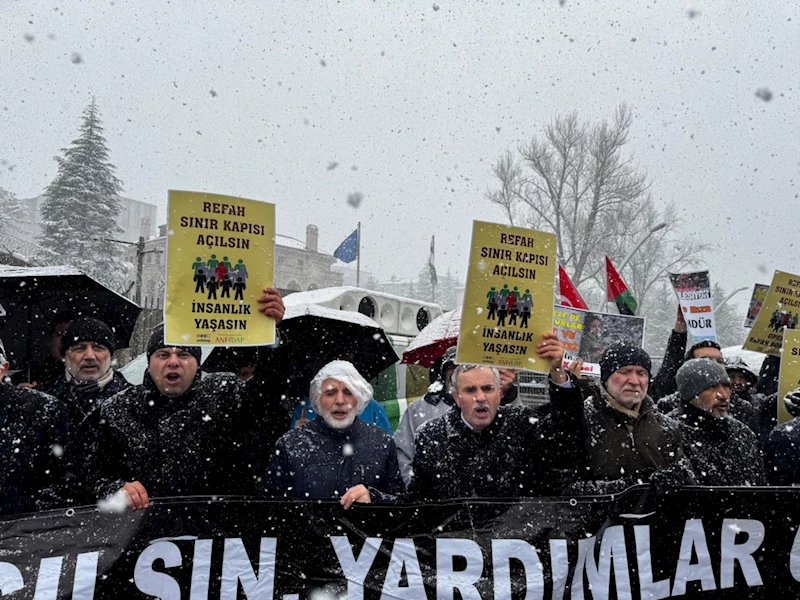 Ankaralılar Refah Sınır Kapısı’nın açılması için Mısır Büyükelçiliği önünde buluştu