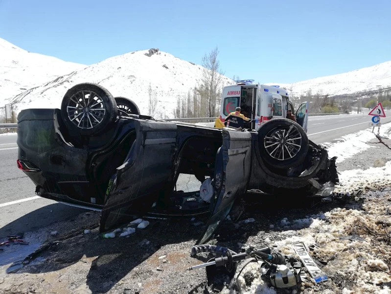 Devrilen otomobildeki 4 kişi yaralandı 