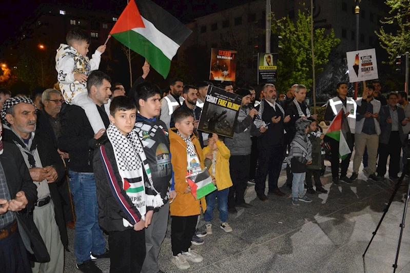Siirt’te geceyi Gazze için tekbirler aydınlattı