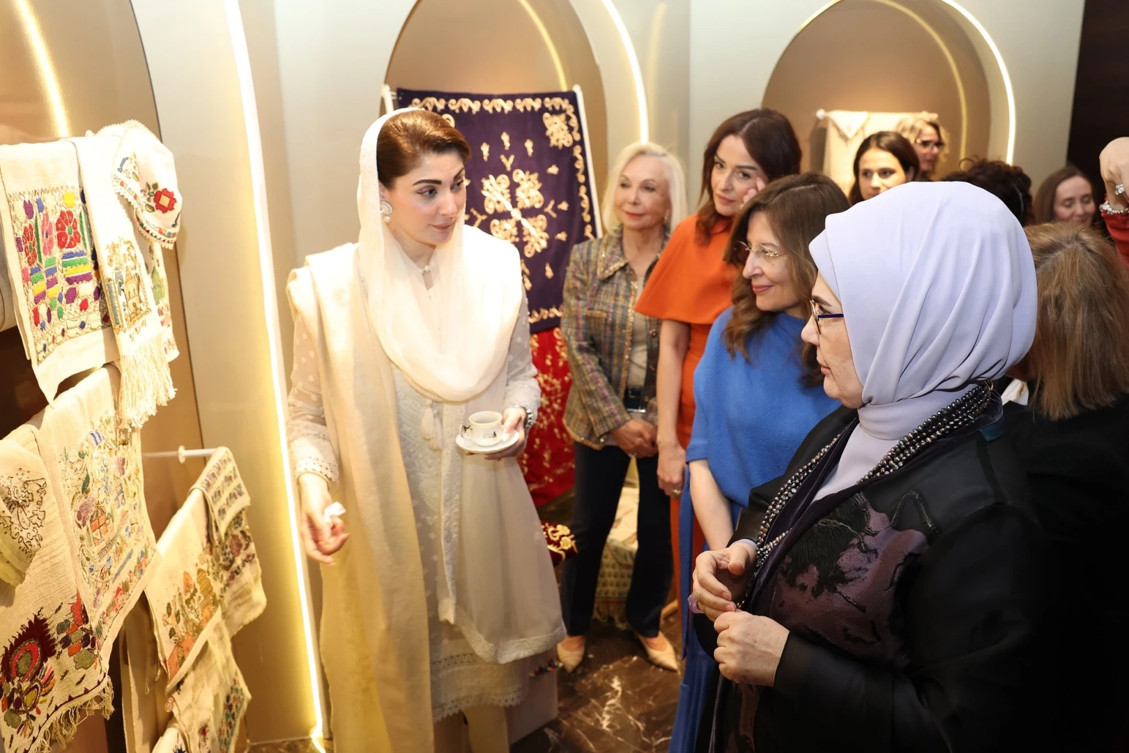 Emine Erdoğan, lider eşleriyle 