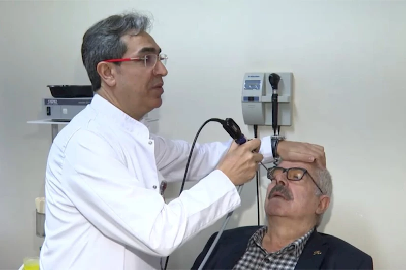 30 yıl burnunda küpe ile yaşadı