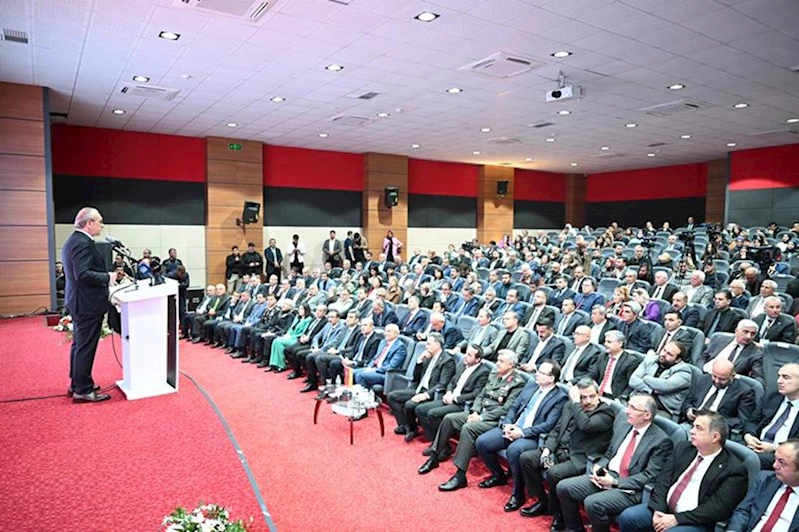 Vali Yavuz, İpekyolu Kariyer Fuarı açılış programına katıldı