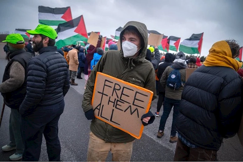 Filistin’e desteğinden dolayı binden fazla üniversite öğrencisinin vizeleri iptal edildi