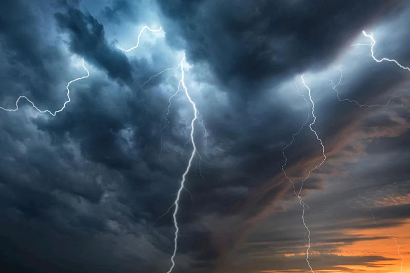 Meteorolojiden ülke genelinde gök gürültülü sağanak uyarısı