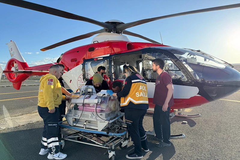 Prematüre doğan bebek ambulans helikopterle Van’a sevk edildi