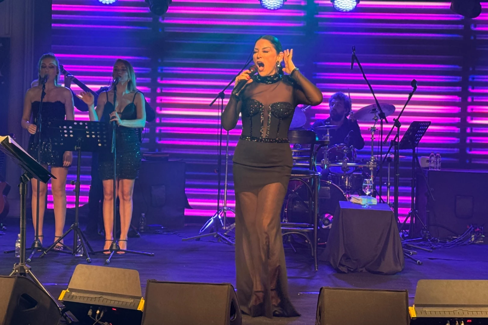 Aşkın Nur Yengi sevenleriyle buluştu