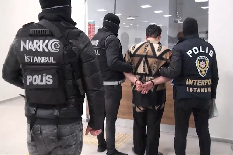 Kırmızı Bültenle aranan üç suçludan ikisi Türkiye