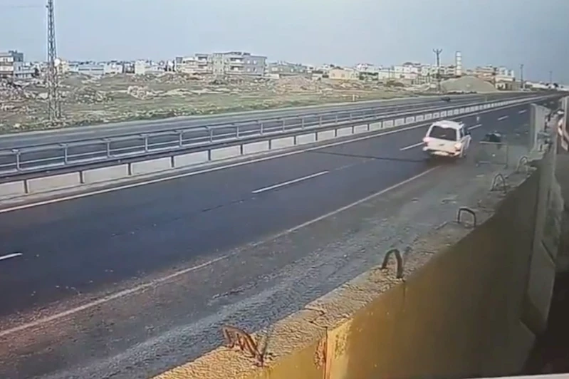 Mardin’de “dur” ihtarına uymayan sürücü kaçarken polise çarptı