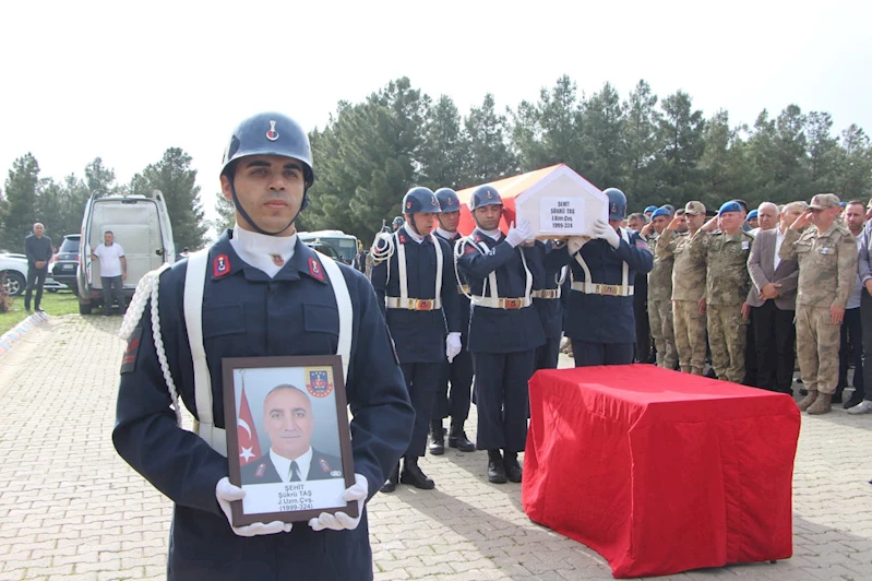 Görev silahıyla kazara kendini vuran uzman çavuş son yolculuğuna uğurlandı 