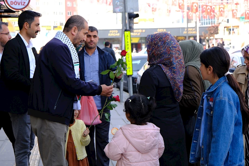 Van halkı Mevlid-i Nebi etkinliğine güllerle davet edildi