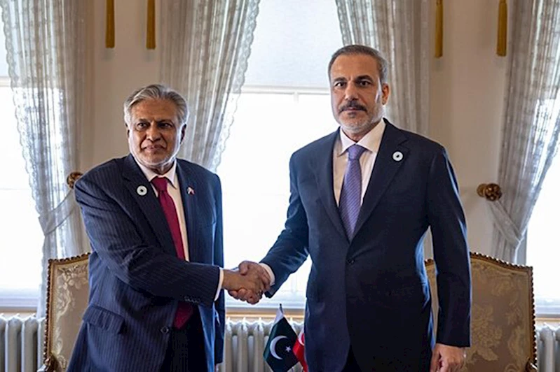 Dışişleri Bakanı Fidan, Pakistanlı mevkidaşı Dar ile görüştü