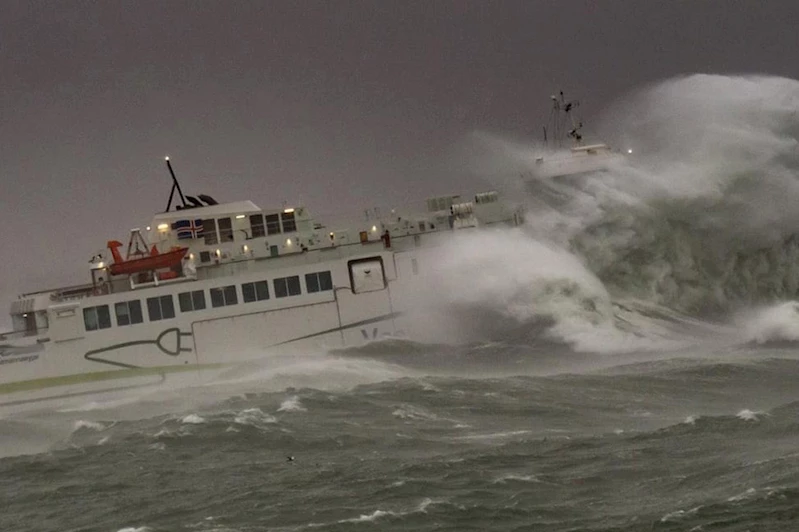 Deniz ulaşımına fırtına engeli