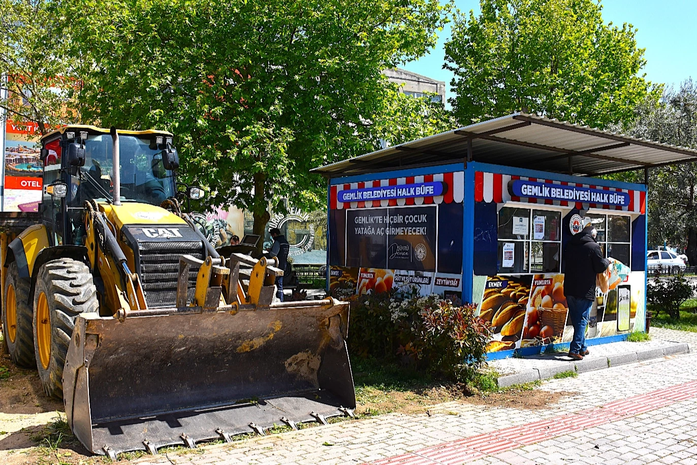 Bursa Gemlik meydanda yaya kaldırımı genişliyor