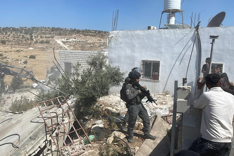 Siyonist rejim Batı Şeria’da Filistinlilere ait beş evi yıktı