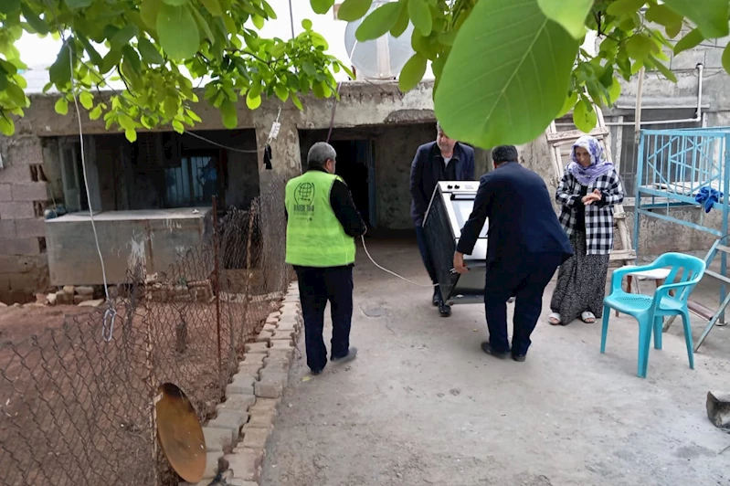 Karanlıkta kalan aileye Mardin Umut Kervanı