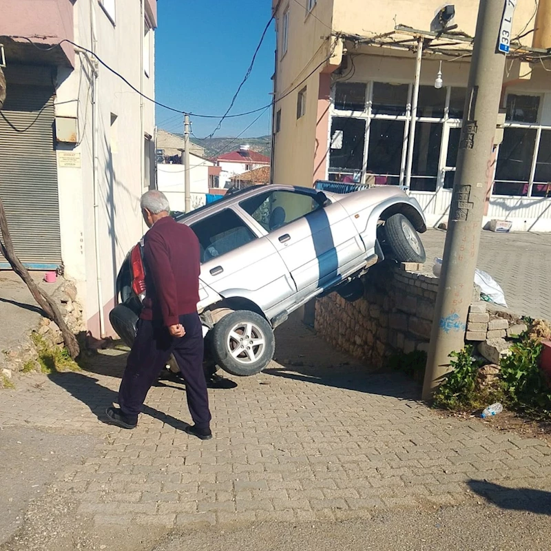 Otomobiller çarpıştı: 5’i öğretmen 6 yaralı 
