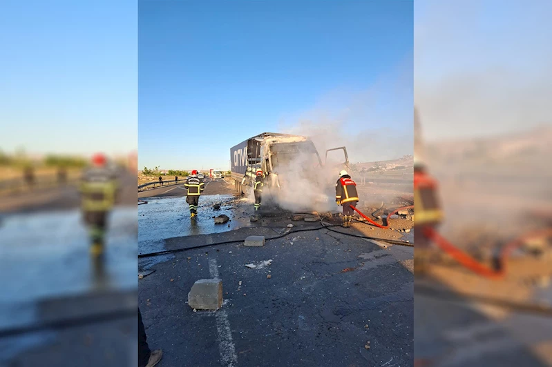 Şanlıurfa’da seyir halindeki kamyon yandı