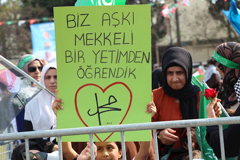 Mevlid-i Nebi etkinliğine katılan minik yüreklerden Gazze ve Peygamber sevgisi