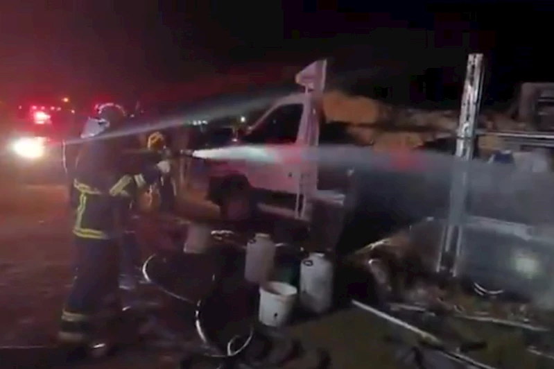 Ev eşyası yüklü kamyonette yangın çıktı