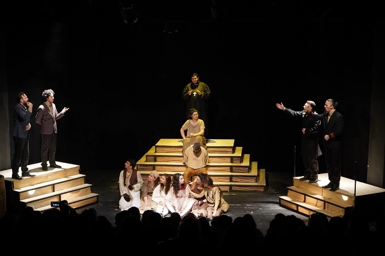 İzmir Bornova’da perde kursiyerler için açıldı