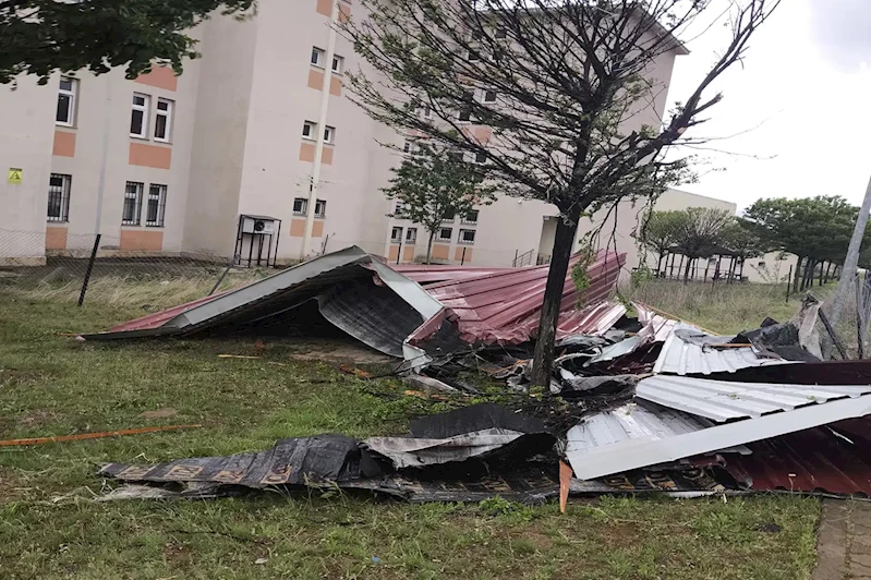 İç kesimlerde fırtına uyarısı: Çatı uçması ve ağaç devrilmesine dikkat