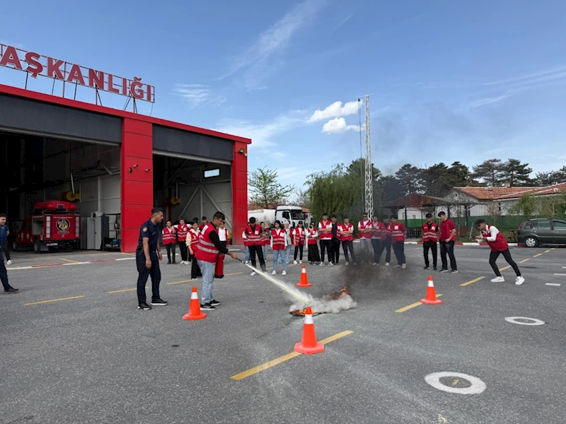 Genç Kızılay Ekibine ‘Bilinçli Toplum, Güçlü Yarınlar’ temalı eğitim verildi 