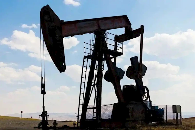 Brent petrol 65 dolarda: Piyasalarda arz baskısı sürüyor