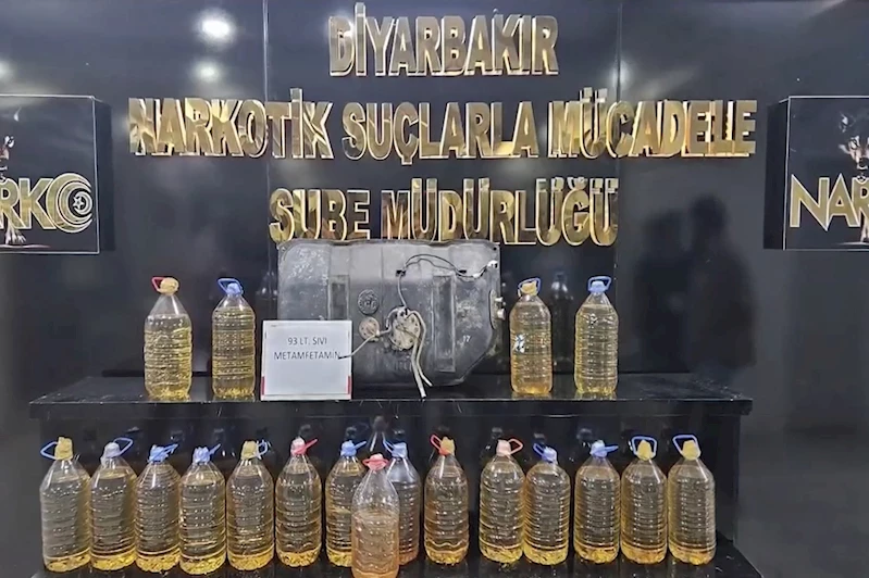 Aracın yakıt deposunda 93 litre sıvı uyuşturucu ele geçirildi