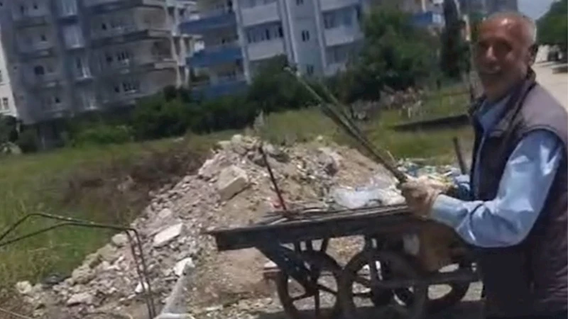 El arabası çukura girdi, Kahta Polisi yardıma koştu  - Videolu Haber