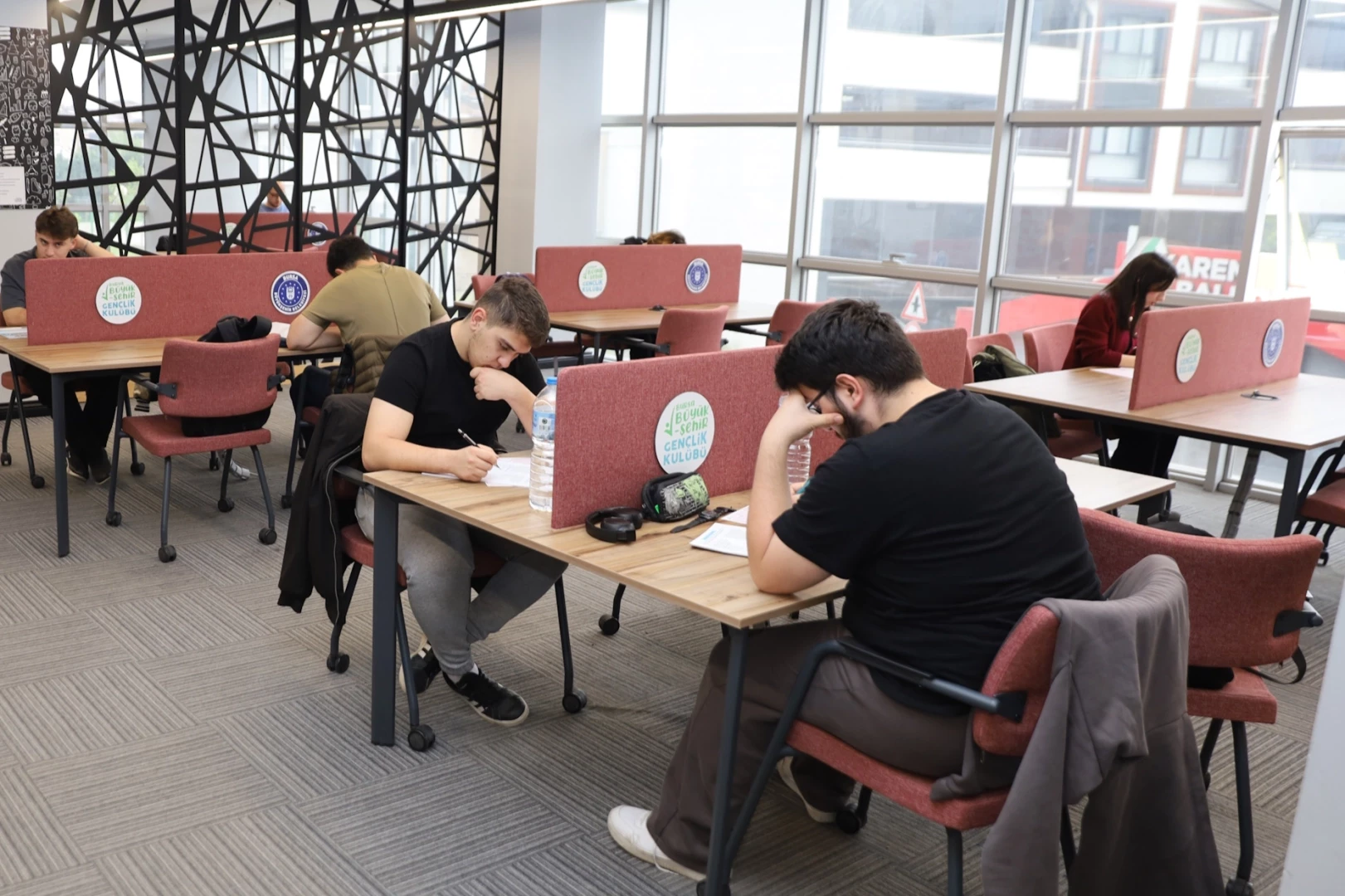 Bursalı gençlere üniversite yolunda sınav provası