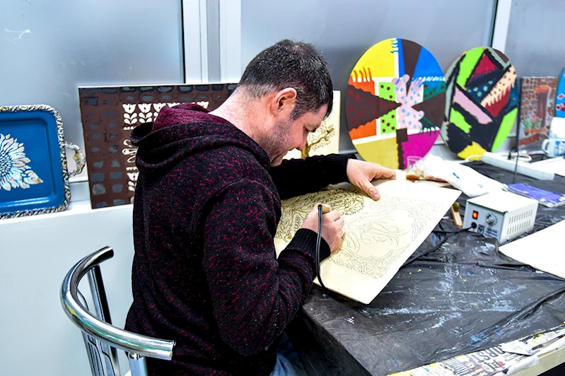 Malatya’da özel gereksinimli bireyler hünerlerini tablolara yansıtıyor 