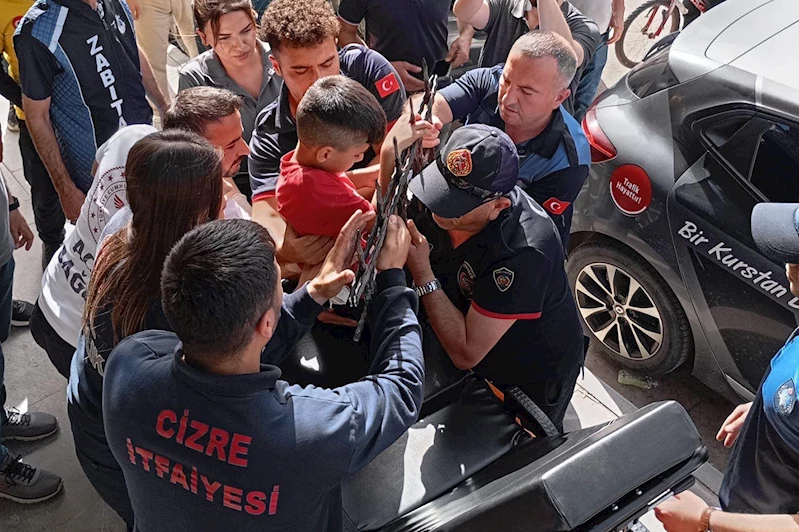 Ağaçtan düşen çocuk demir korkulukların üzerine düşerek yaralandı