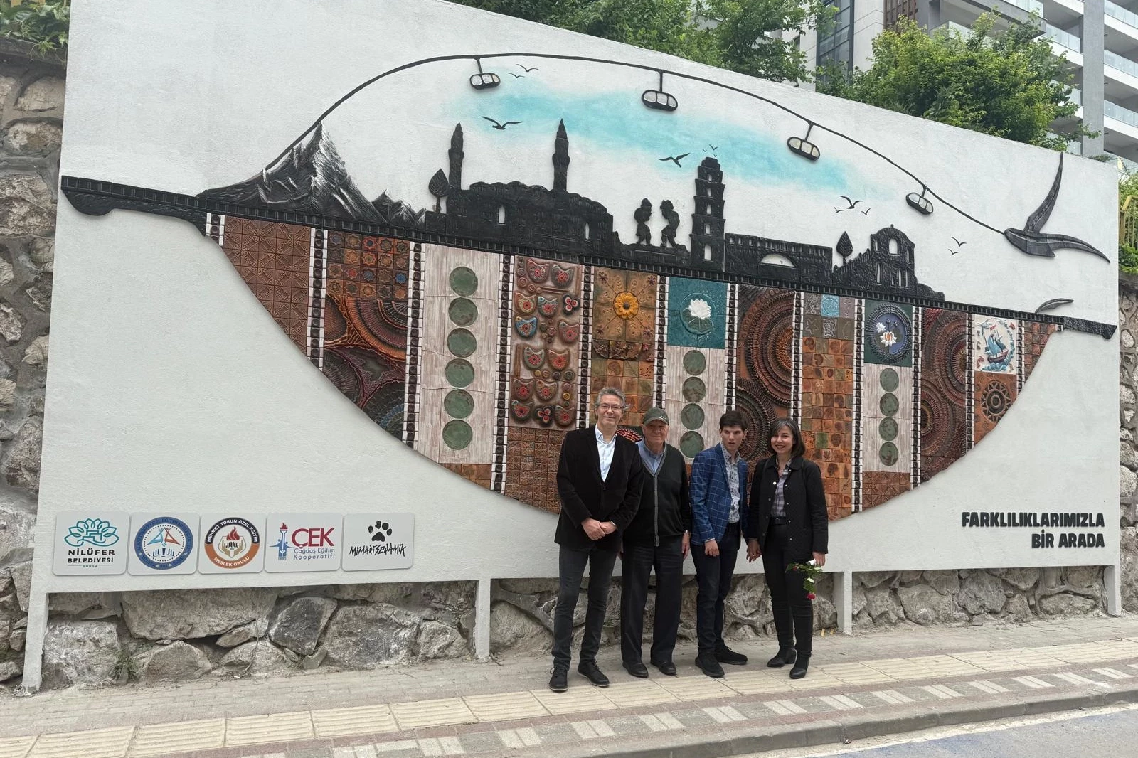 Seramiğe Dokunan Umut: Özel Gereksinimli Gençlerden Bursa’ya Kalıcı Bir Eser