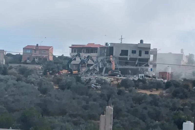 Siyonist rejim Filistinlilere ait evleri yıkmayı sürdürüyor
