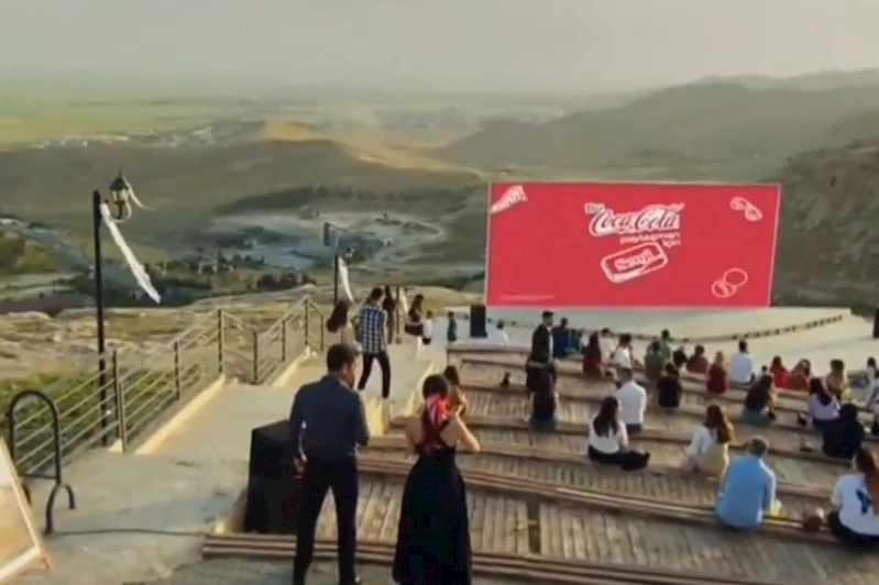 Coca-Cola reklamı yapan oyunculara STK’lardan tepki
