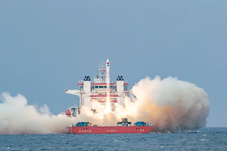 Çin denizden uzaya 4 uydu gönderdi