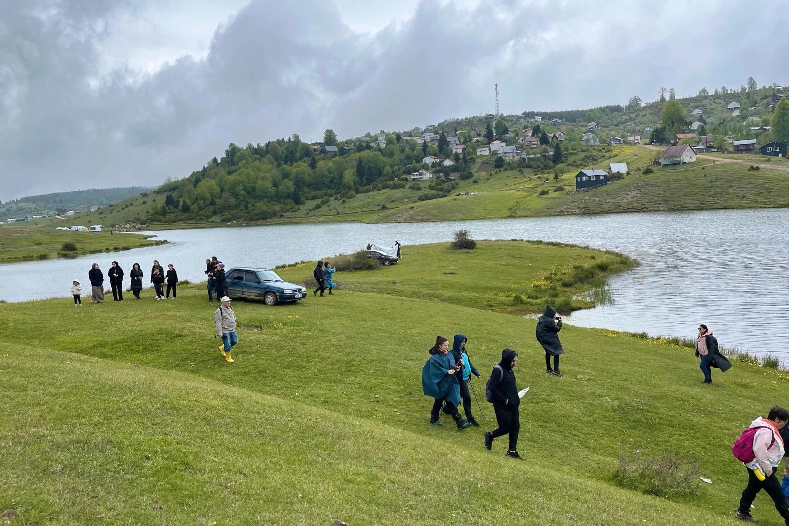 Doğa tutkunları Karagöl’ü adım adım keşfetti