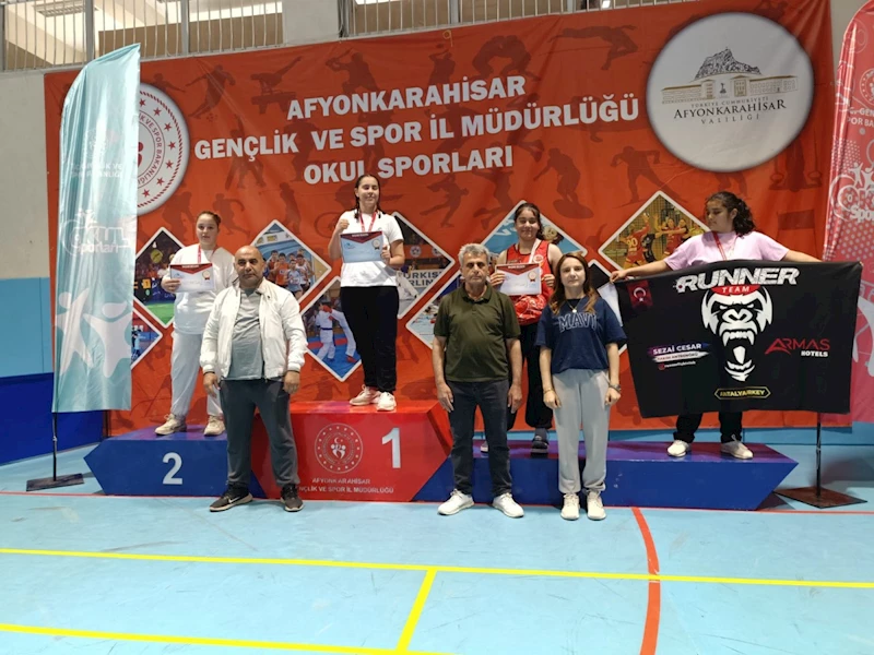 Besnili sporcular Afyonkarahisar’daki Muaythai Türkiye Şampiyonası’ndan 2 madalya ile döndü 