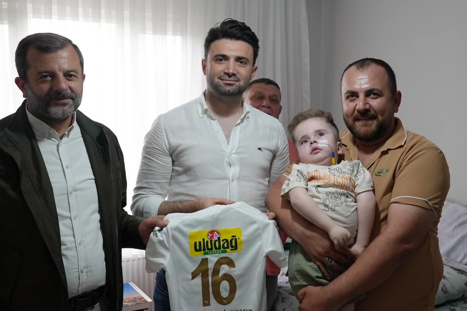 Bursa Gürsulu minik taraftara anlamlı ziyaret