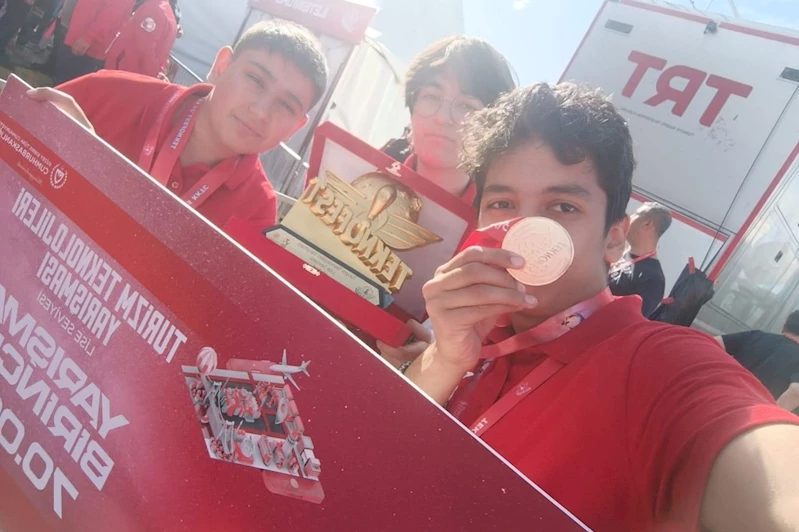 Malatya, Teknofest 2025 Kıbrıs Finalleri’nden Türkiye şampiyonu olarak döndü